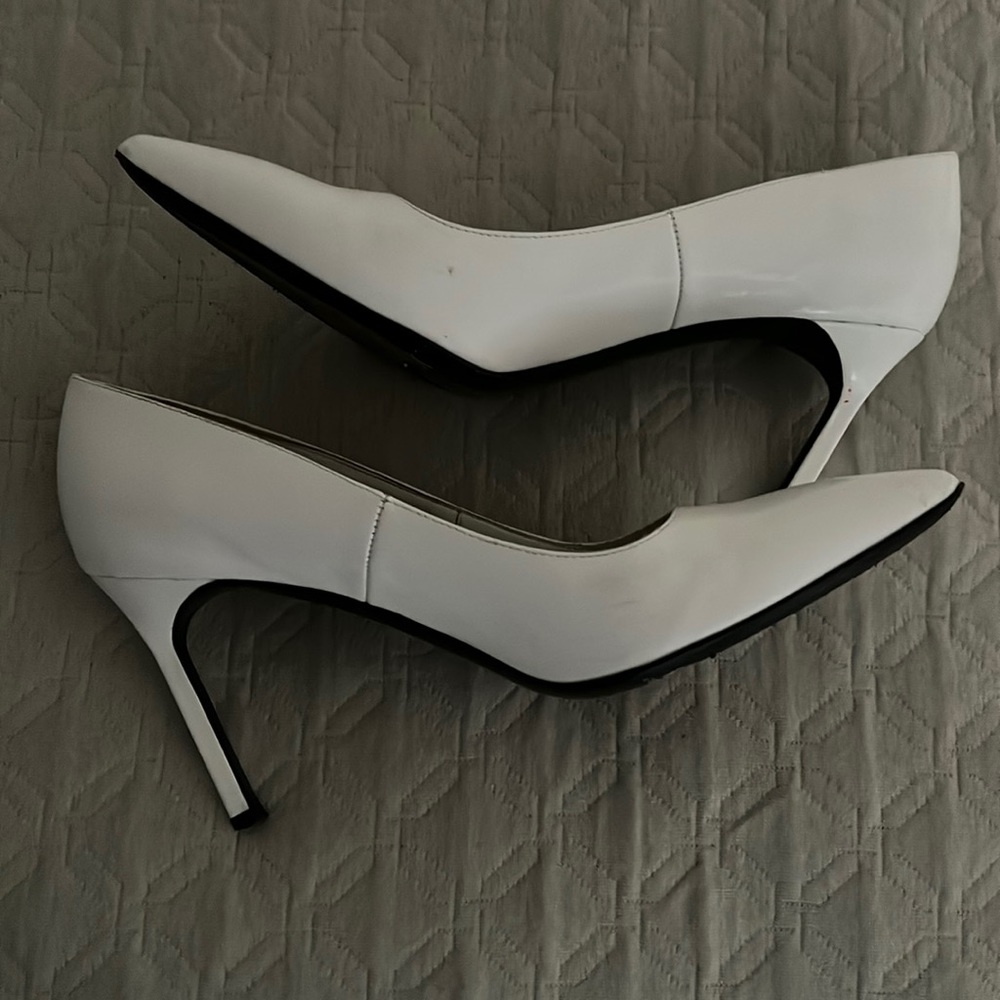 White Via Spiga 3 inch heels